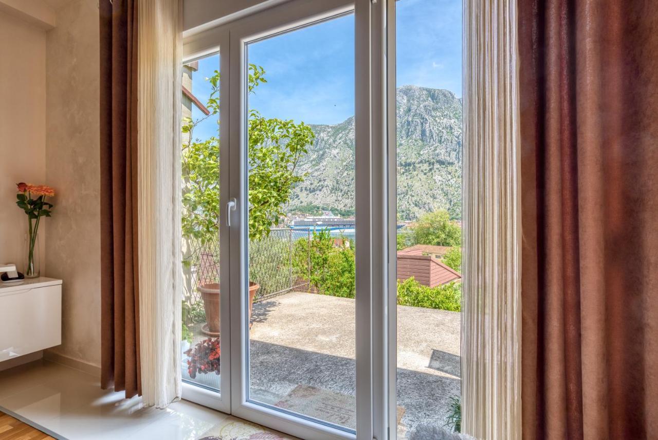 Milas Apartment Kotor Eksteriør billede